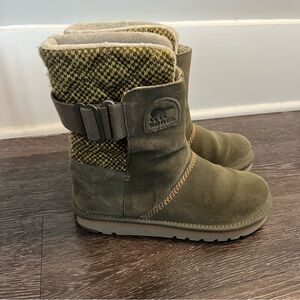 NWOT Sorel Campus Newbie Mid-High Boots